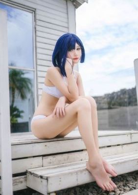 美女亚洲二区_高清完整在线观看